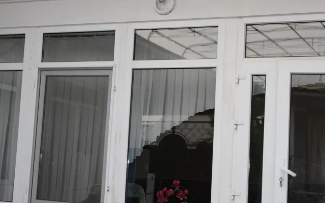Отель ELES Guest House вид на фасад