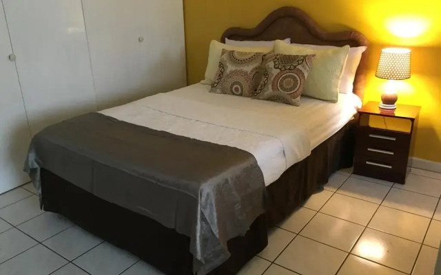 Апартаменты Montego Bay Studio комната для гостей