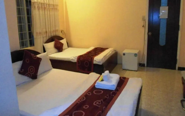 Отель Phuc Khang Guest House Далат комната для гостей