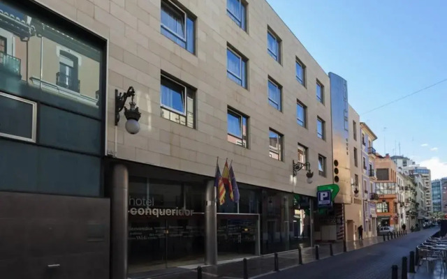 Hotel Conqueridor вид на фасад