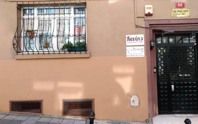 Kevin's Hostel Стамбул вид на фасад
