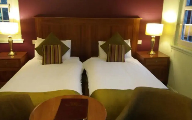 Rowardennan Youth Hostel комната для гостей
