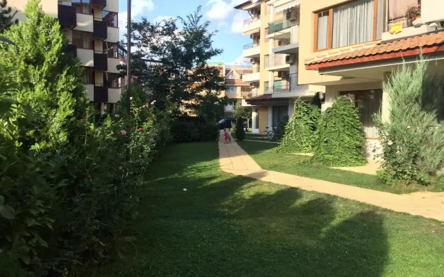 Отель Solar Apartments in Diamond Bay Болгария, Солнечный берег - отзывы, цены и фото номеров - забронировать отель Solar Apartments in Diamond Bay онлайн вид на фасад