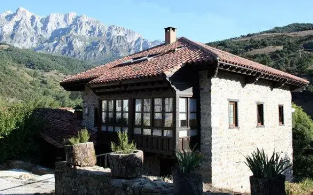 Отель Albergue Turístico Valdebaró вид на фасад