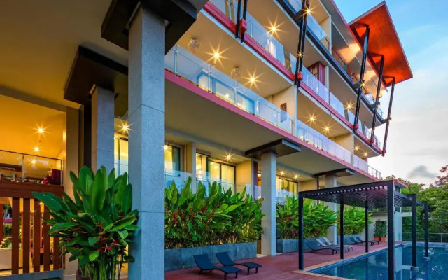 Отель At The Tree Condominium Phuket вид на фасад