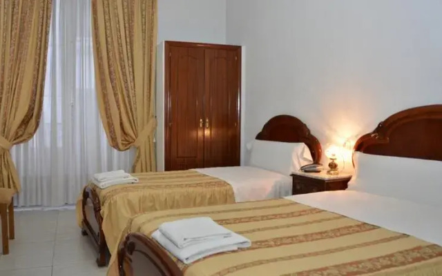Отель Hostal Reconquista Испания, Мадрид - отзывы, цены и фото номеров - забронировать отель Hostal Reconquista онлайн комната для гостей