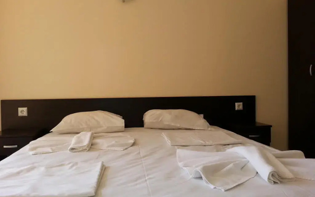 Апартаменты Menada Sunset Beach Apartment Солнечный берег комната для гостей