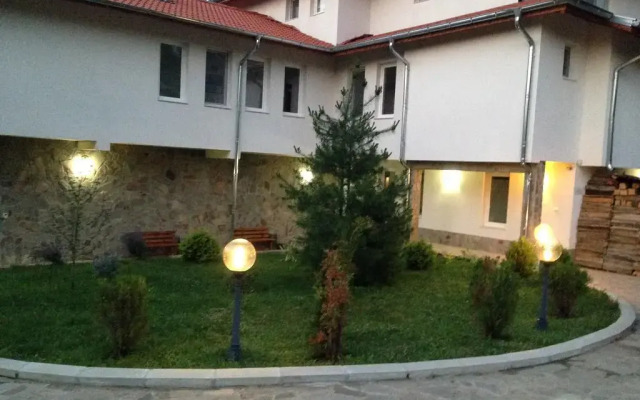 Отель Guest House Au Nature вид на фасад