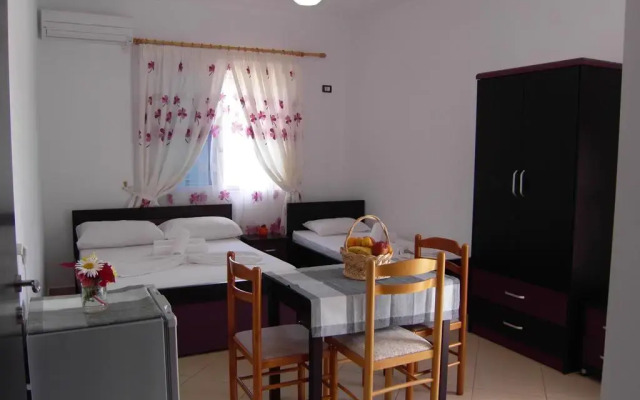 Отель Family Hotel Haruni Албания, Ксамил - отзывы, цены и фото номеров - забронировать отель Family Hotel Haruni онлайн комната для гостей