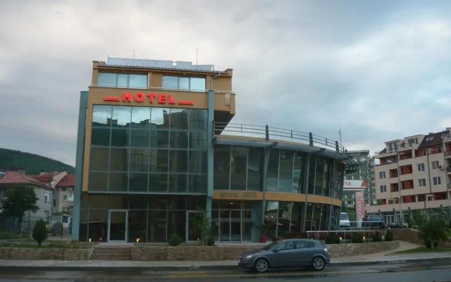 Dream Hotel вид на фасад