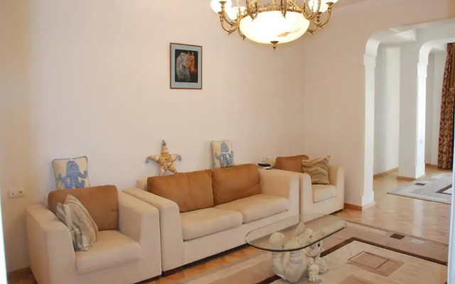 Апартаменты Golden Fleece Apartments Тбилиси комната для гостей