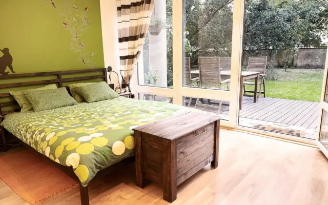 Отель Lovely Garden Flat near Royal Park Польша, Варшава - отзывы, цены и фото номеров - забронировать отель Lovely Garden Flat near Royal Park онлайн комната для гостей