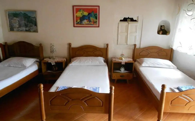 Отель Guest House Alvaro Берат комната для гостей