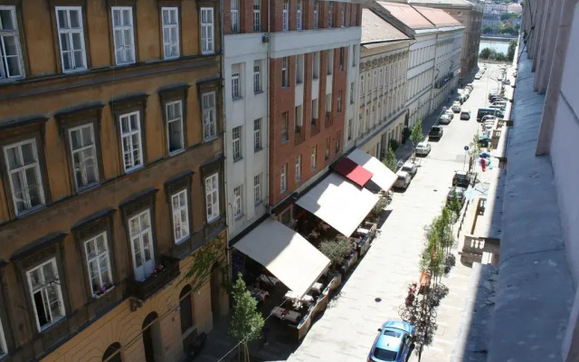 Отель Marcello apartment Венгрия, Будапешт - отзывы, цены и фото номеров - забронировать отель Marcello apartment онлайн балкон