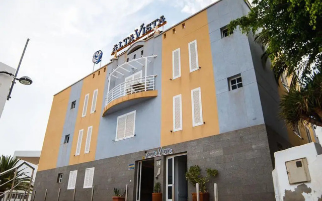 Отель Apartahotel Alta Vista вид на фасад