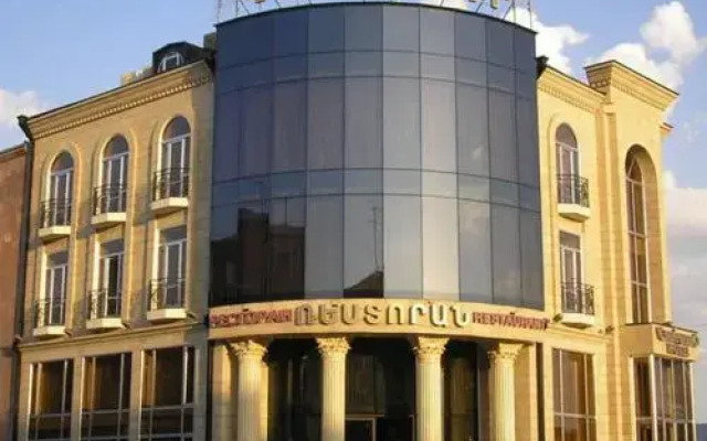 Vanatur Hotel вид на фасад