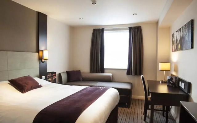 Отель Premier Inn Southwark Borough High St комната для гостей