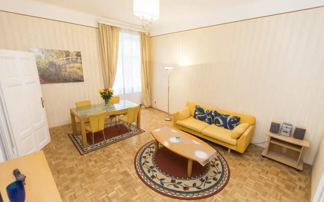 Отель Carlton Suites комната для гостей