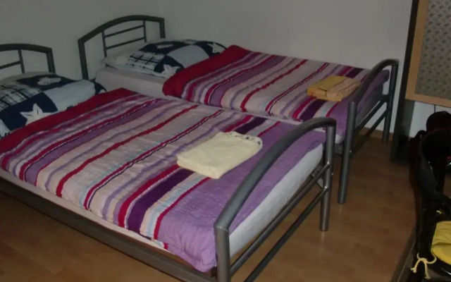 Отель Ferienwohnung im Zentrum Lierenfeld комната для гостей