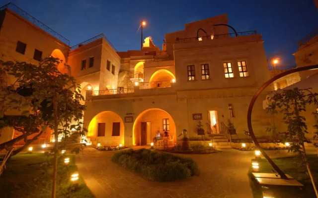 Tafoni Houses Cave Hotel Невшехир вид на фасад
