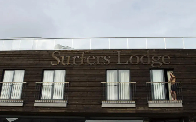 Отель Surfers Lodge Peniche вид на фасад