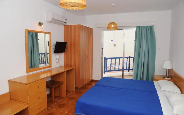 Alexia Hotel Apartments комната для гостей