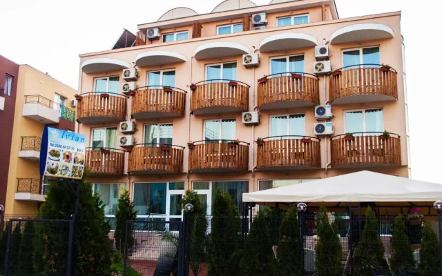 Отель Ivian Family Hotel Болгария, Равда - отзывы, цены и фото номеров - забронировать отель Ivian Family Hotel онлайн вид на фасад