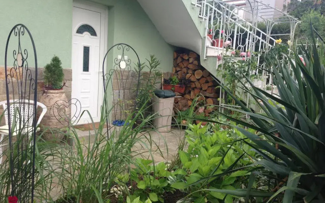 Отель Flower Guest House Солнечный берег вид на фасад