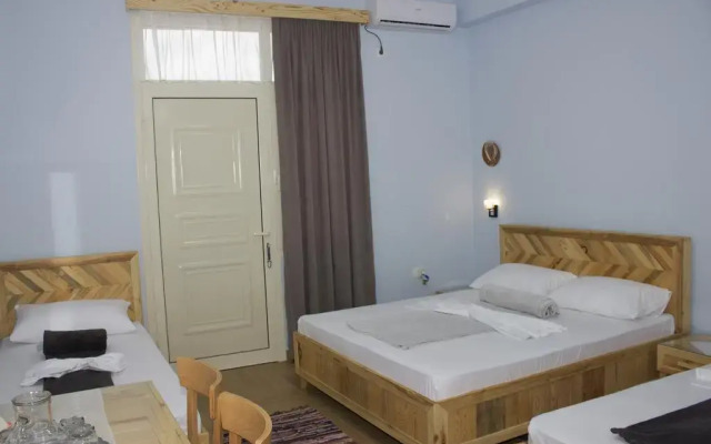 Отель Dena Guesthouse & Art Албания, Берат - отзывы, цены и фото номеров - забронировать отель Dena Guesthouse & Art онлайн комната для гостей