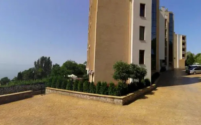 Отель Guest Rooms Queen's View вид на фасад