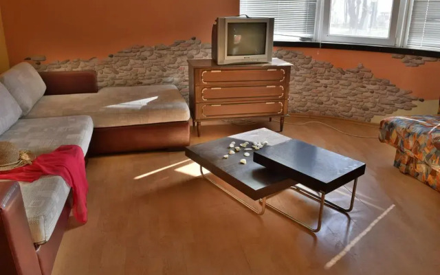 Отель Vacation House Romantic Поморие комната для гостей