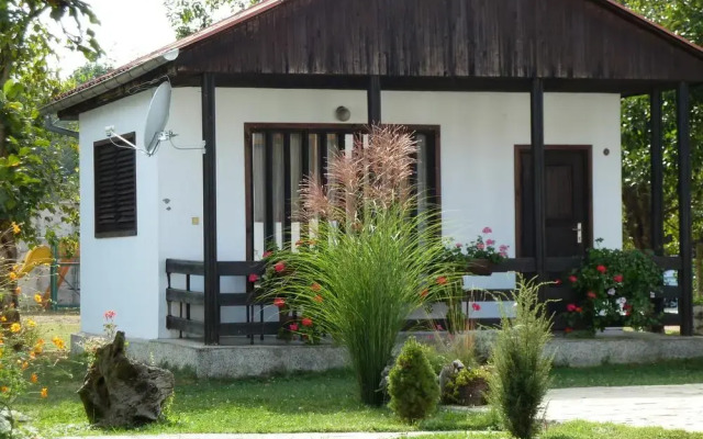 Отель Lucky Bungalows вид на фасад