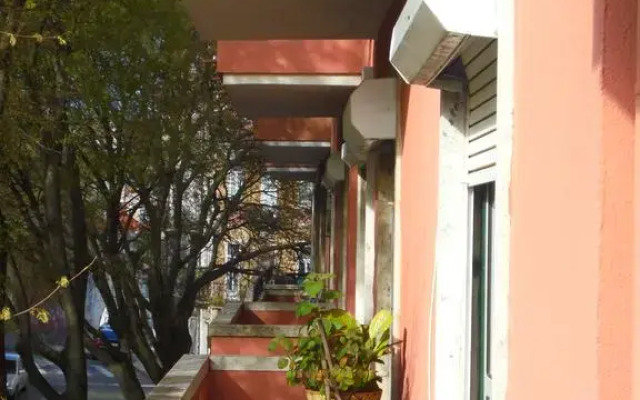 Отель Alfama 3B - Balby's Bed&Breakfast вид на фасад