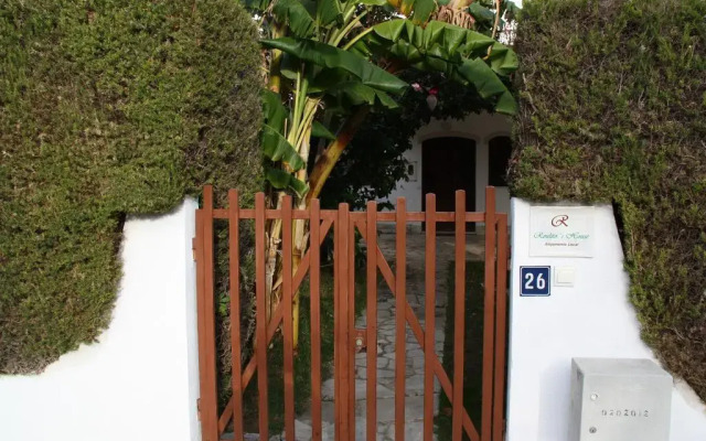 Отель Roulito's House вид на фасад