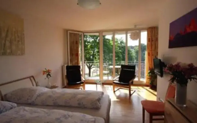 Апартаменты Berlin Holiday Apartments Near Central Station Берлин комната для гостей
