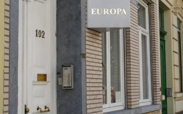 Отель Europa Louiza вид на фасад