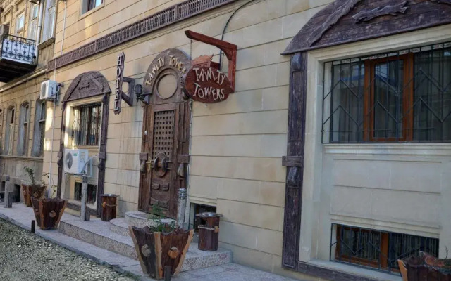 Отель Fawlty Towers Mini Hotel Азербайджан, Баку - 1 отзыв об отеле, цены и фото номеров - забронировать отель Fawlty Towers Mini Hotel онлайн вид на фасад