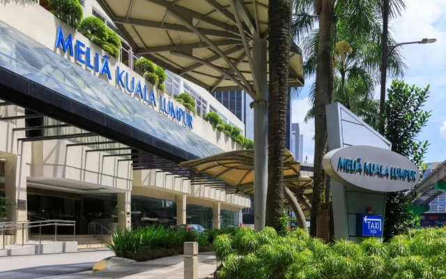 Отель Meliá Kuala Lumpur Малайзия, Куала-Лумпур - отзывы, цены и фото номеров - забронировать отель Meliá Kuala Lumpur онлайн вид на фасад