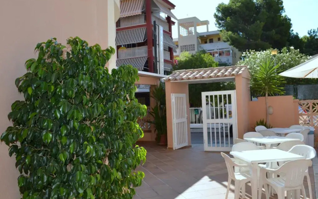 Апартаменты Martinez Apartments вид на фасад