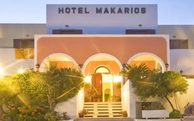 Hotel Makarios вид на фасад