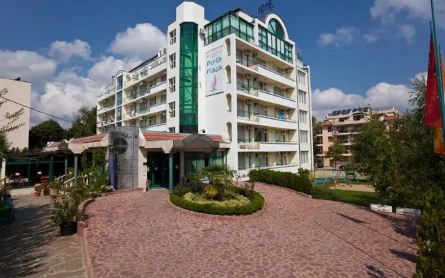 Perla Plaza Hotel вид на фасад