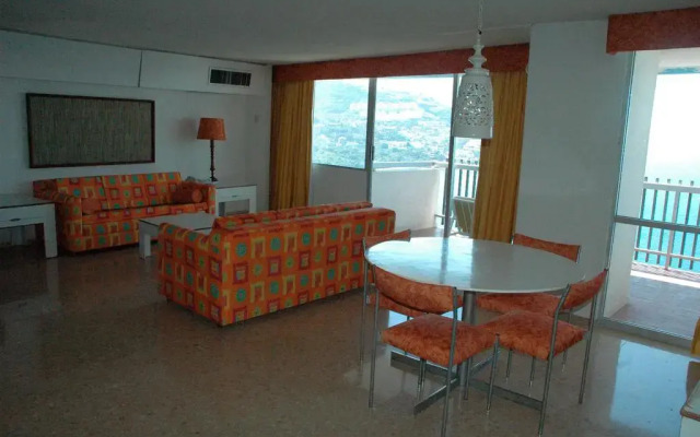 Отель Acapulco Beach Front Penthouse 30th Floor комната для гостей