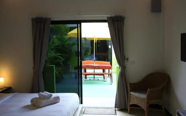 Отель Rawai Beach Studios комната для гостей