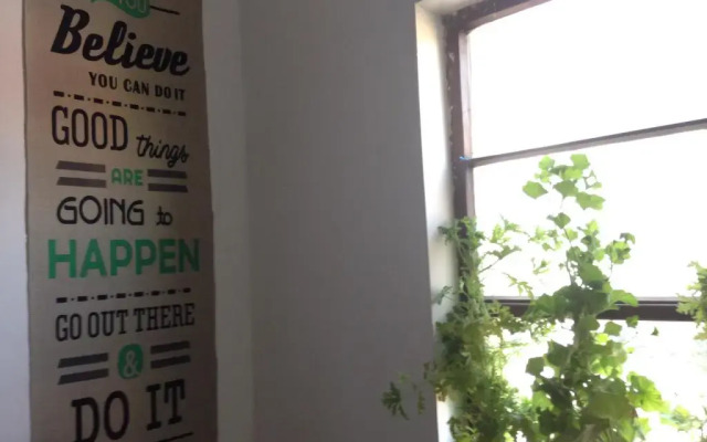 Отель East Gate Guest Rooms вид на фасад