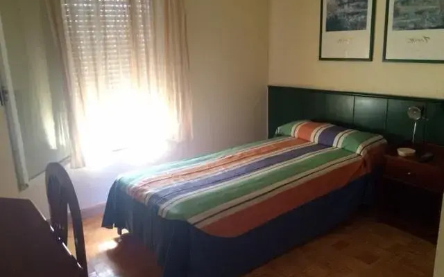 Отель Hostal Restaurante Río Ubierna комната для гостей