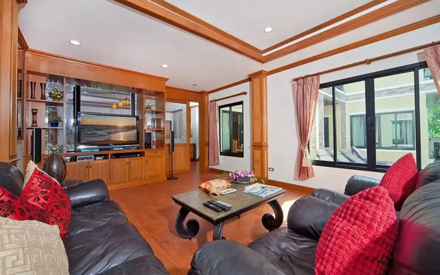 Отель BangTao Tara Villa One комната для гостей