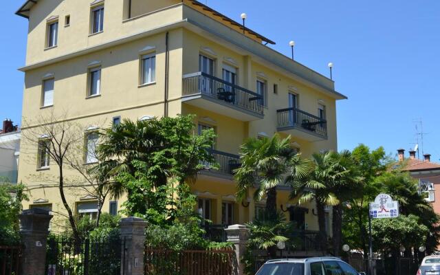 Hotel Parco Fellini вид на фасад