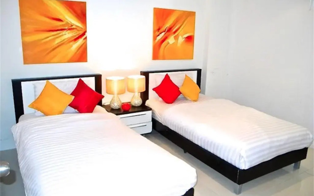 Отель Sunset Plaza Karon 2 bedrooms Nice Sea View комната для гостей