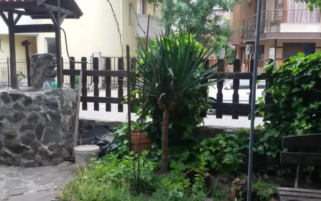 Апартаменты Eli Apartments - Different locations in Sarafovo, Bourgas вид на фасад