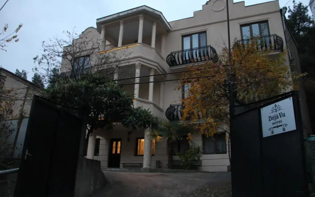 Отель At Home вид на фасад